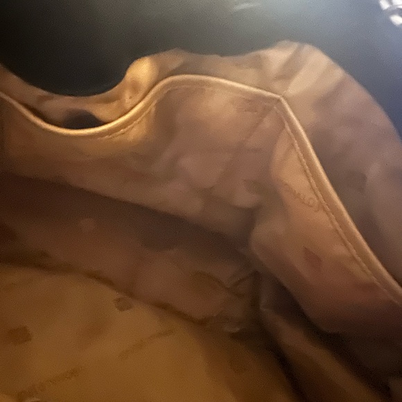 BLACK PATENT LEATHER SHOULDER BAG BY DONALD J PLINER… VERY GOOD CONDITION… LARGE - Picture 14 of 15